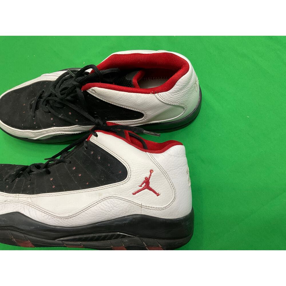 Air Jordan Hallowed Ground in the "Black Varsity Red" colorway size 13 - Picture 2 of 16